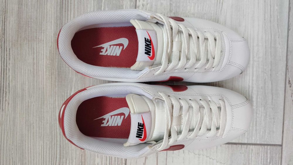 Бели кожени дамски маратонки NIKE CORTEZ размер EUR38