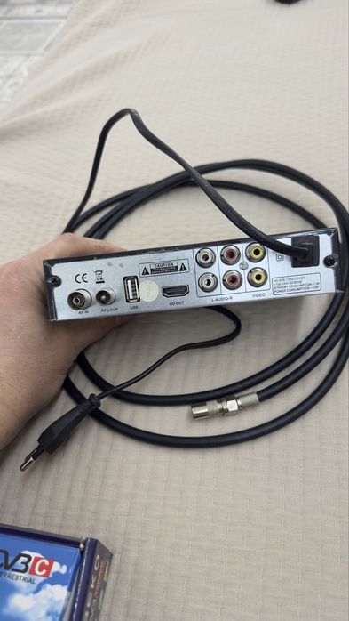 цифровая эфирная ТВ-приставка DVB-T2 (HD BEKO T3000C).