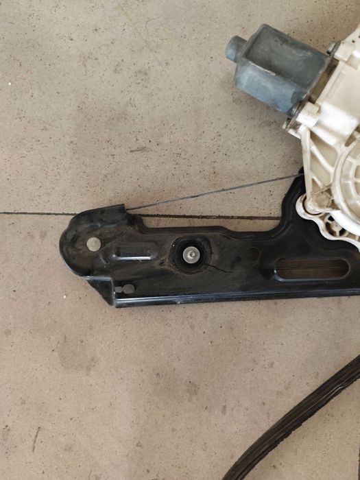 Стъкло повдигащ механизъм BMW 1 e87