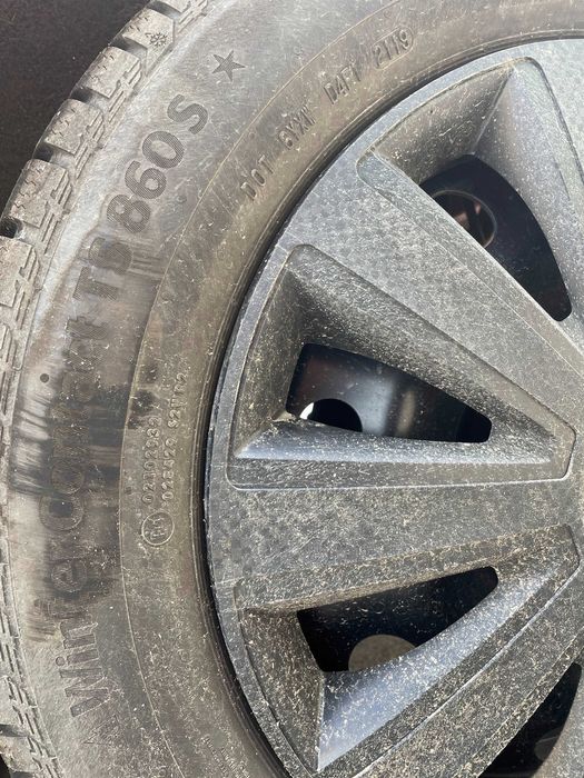Vand jenti Ford cu anvelope de iarna 205/60/R16.