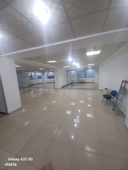 Spatii Comerciale /Birouri//Clinica// West Mall