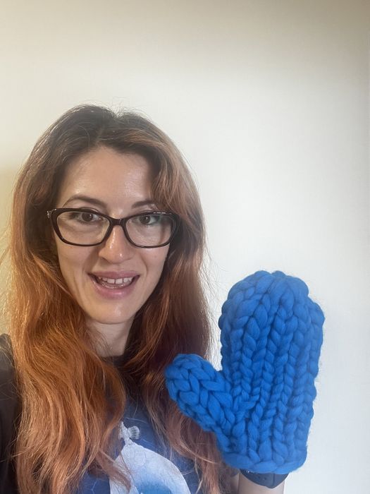 Шапка, ръкавици, шал, яка, лента от мериносова вълна за подарък