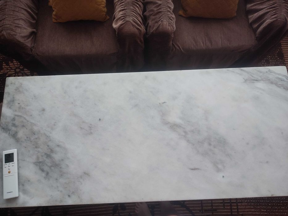 Старинна мраморна маса