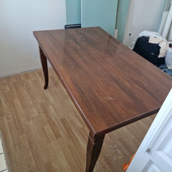 Стол в хорошем состоянии