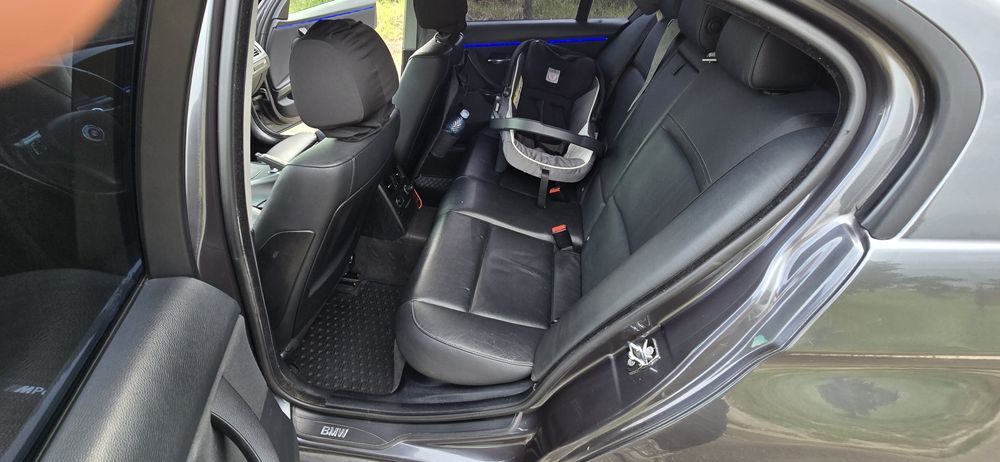 BMW E90                          .