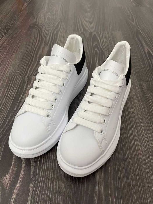 Adidasi White produs NOU alexander MCQ