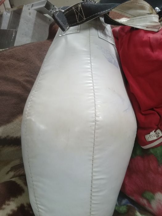 Продам боксерскую грушу срочно