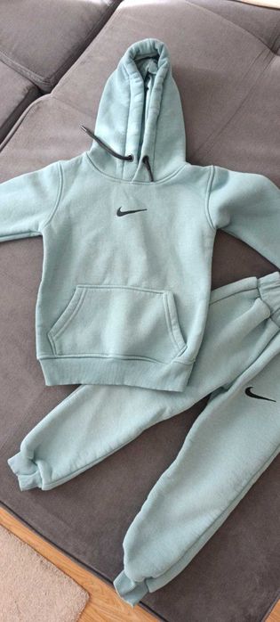 Нов детски ватиран комплект Nike – размер 110–116