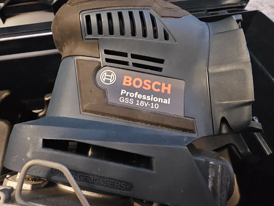 Vand șlefuitor oscilant profesional Heavy Duty Bosch GSS 18v-10 cu 3 tălpi schimbabile si L-Boxx