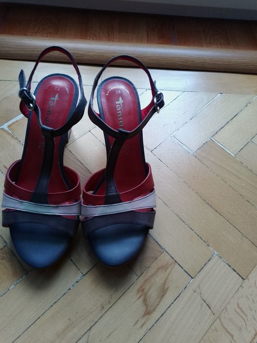 Sandale de piele, marime 38 si 36, stare foarte buna, 22  lei perechea