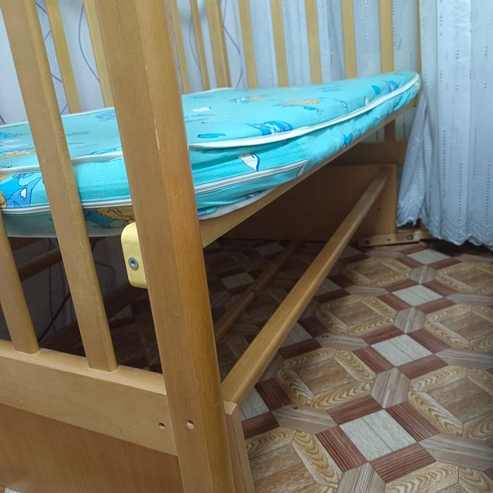 Детска кроватка.