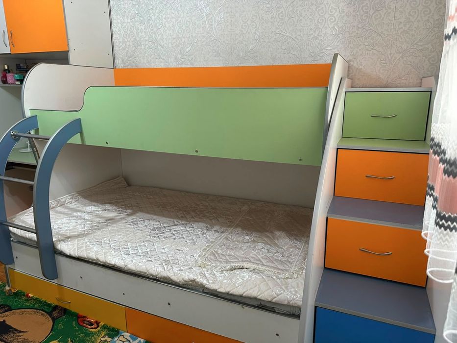 Шкаф кровать тумбочки