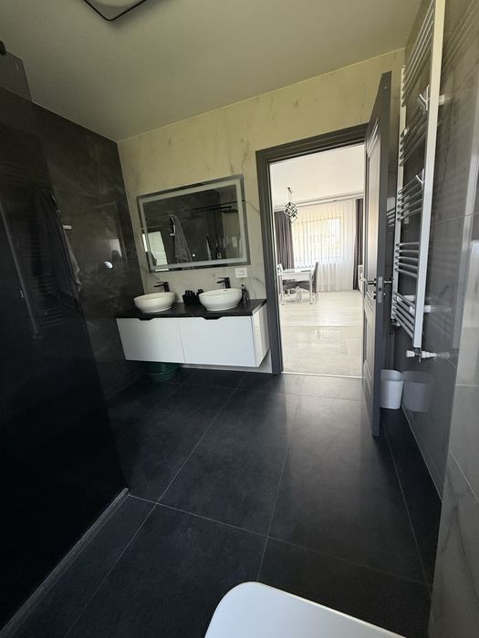 Oportunitate!!! Casa + Doua Hali