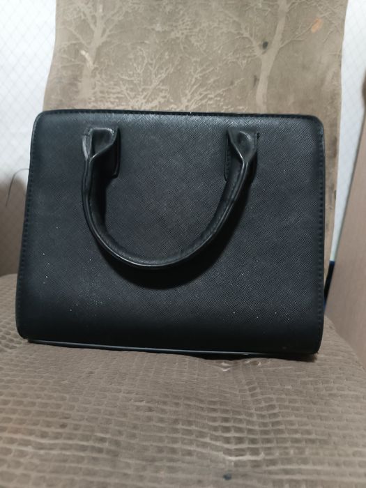 Продам сумку строгую