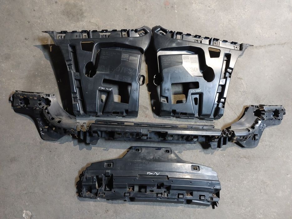 Suport bară spate BMW F30