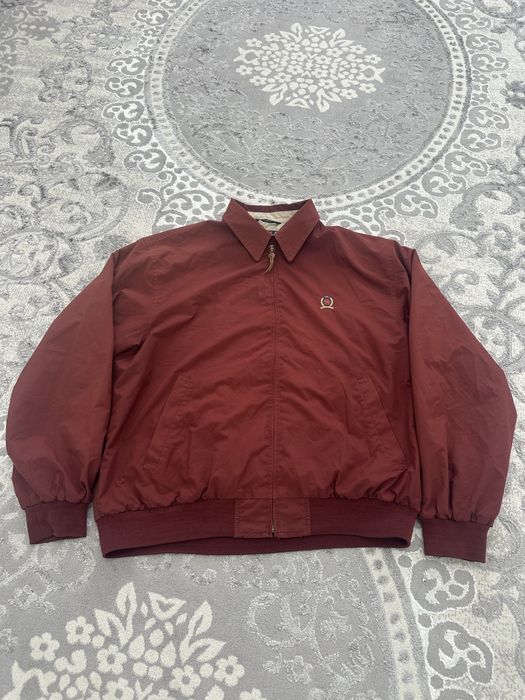 Продам ветровку TH