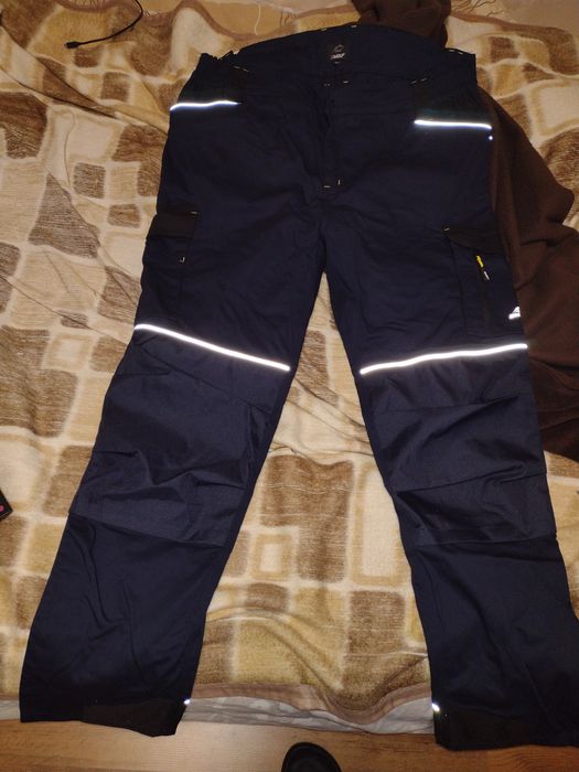Продавам работни паталони чисто нови