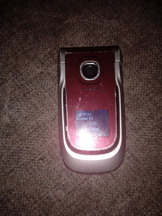 Телефон раритет Нокиа с зарядкой