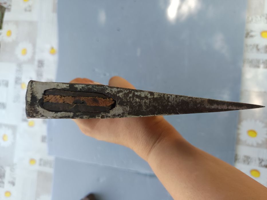 Продавам Стари топори