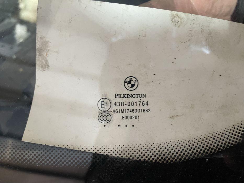 Предно стъкло БМВ Е90/ Е91 (staklo bmw e90/ e91)