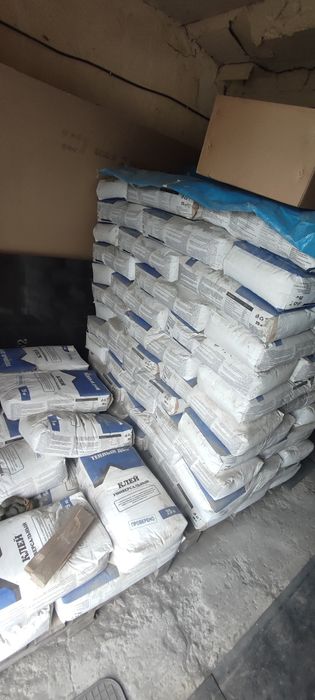 Продам клей универсальный 25 кг