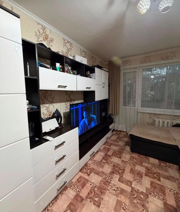 Продам 2 ком квартиру район 8 школы