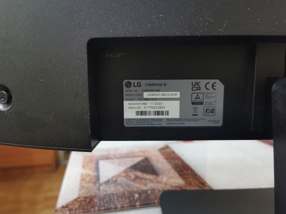 Vând monitor led Lg cu ecranul spart, model 24MR400-B, în stare perfecta de funcționare.