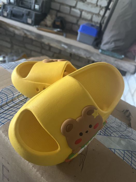 Продам туфли, кроксы детские