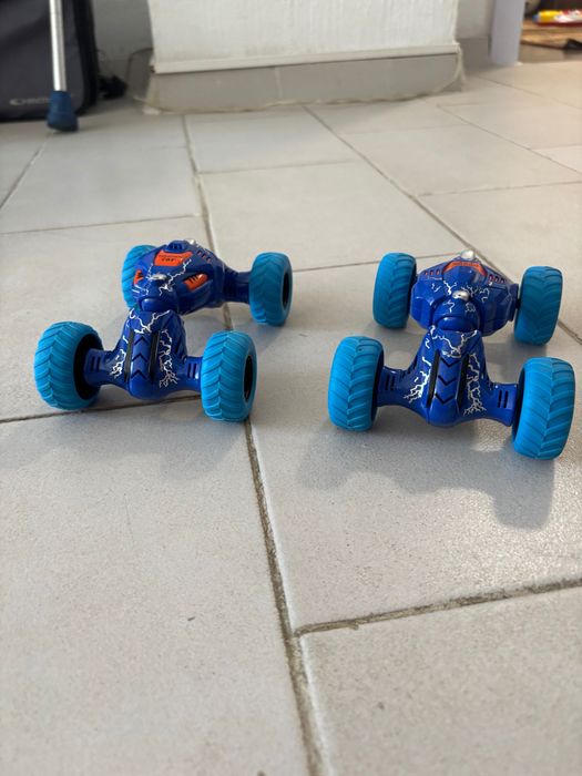 Играчка син автомобил