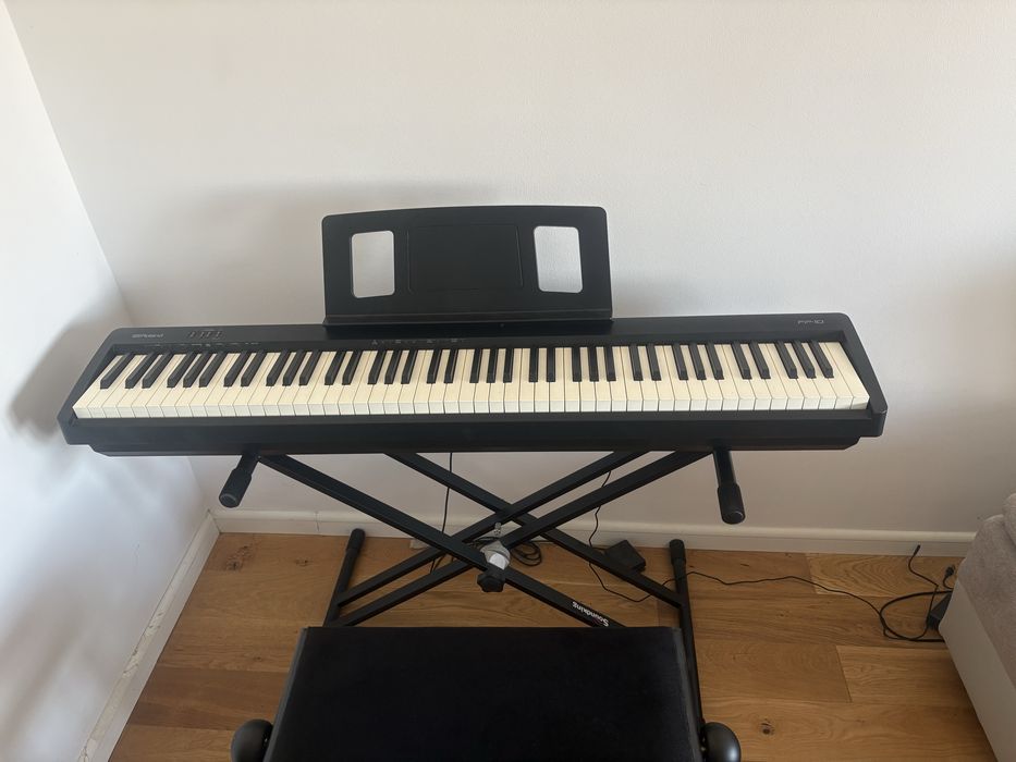 Pian electric Roland  FP-10 +scaun ajustabil(Thomann KB-15BM )+suport