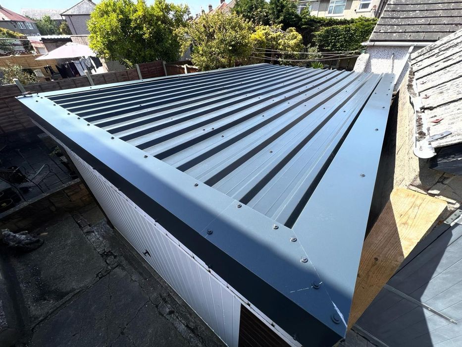 Servicii profesionale acoperişuri jgheaburi burlane reparații urgente