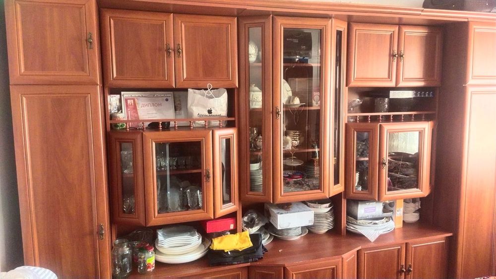 Продается шкаф (сервант) за 100 000