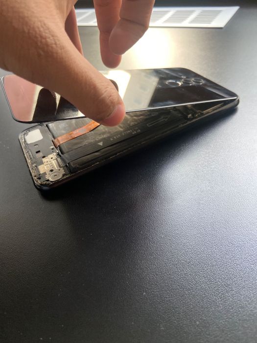 Продам НЕРАБОЧИЙ Huawei 20Lite