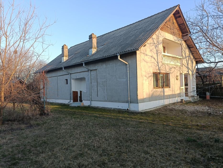 Urgent casa de vânzare cu teren generos