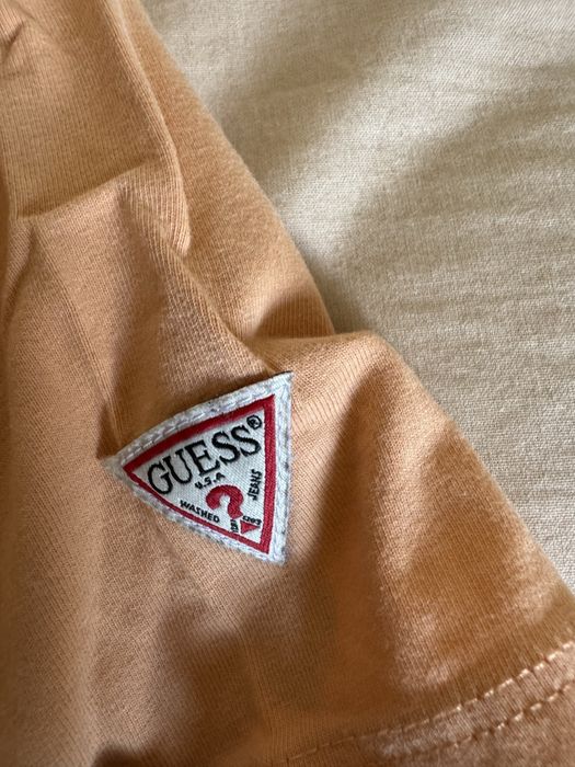 Продавам мъжка тениска на Guess!