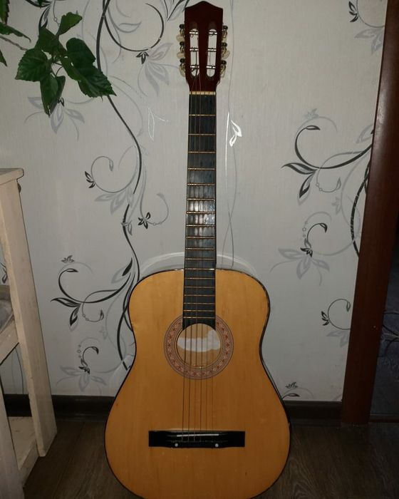 Продам гитары шестиструнные