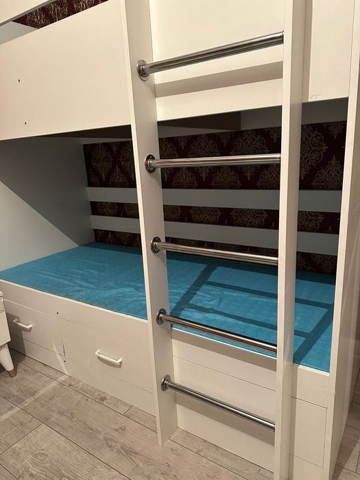 Двухярусная кровать