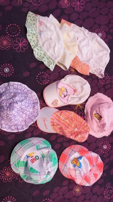 Детски чорапки за 1-2-3г., лигавници, шапки-10 лв. За 10 бр.