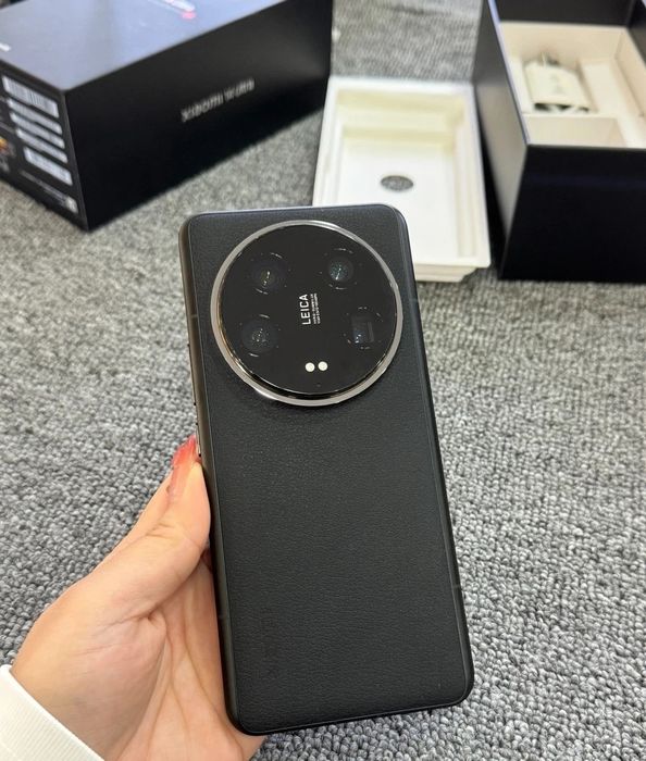vând Xiaomi 14 ultra impecabil
