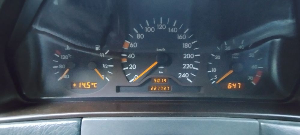 Mersadez-benz W210