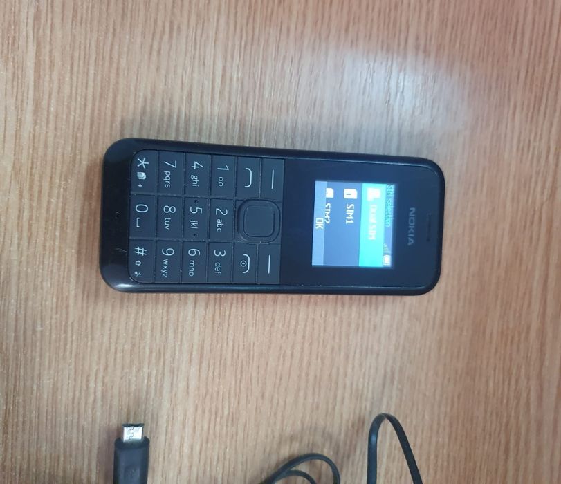 Telefon Nokia 105 2015 necodat lanterna ca nou functional cu incarcat