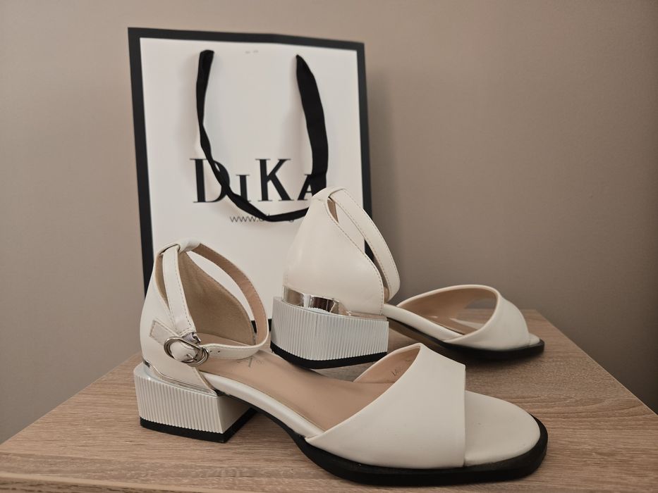 Сандали с каишка