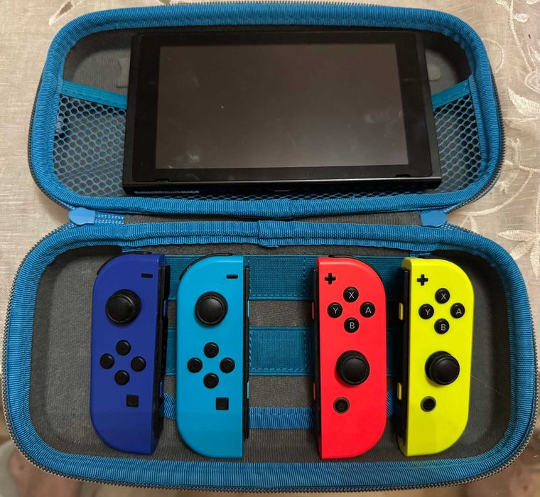 Nintendo Switch 32gb + 64 GB sd card