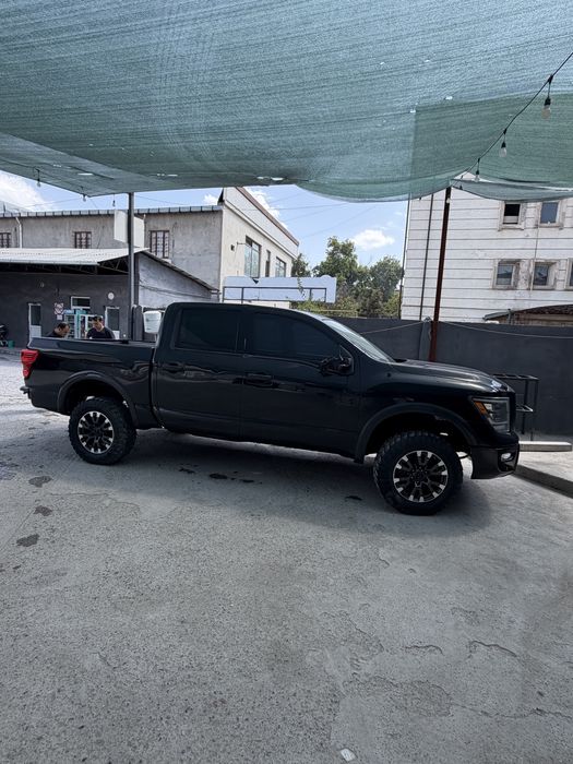 NISSAN TITAN продается