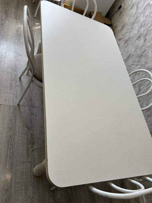 Стол сатылады стулясымен жақсы жағдайда