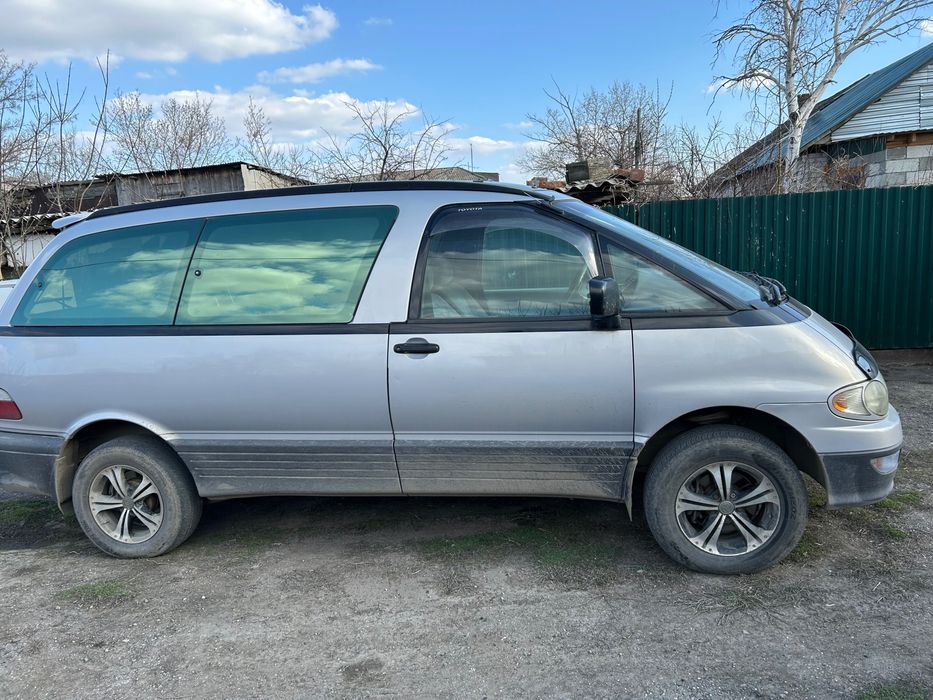 Toyota Estima Lucida