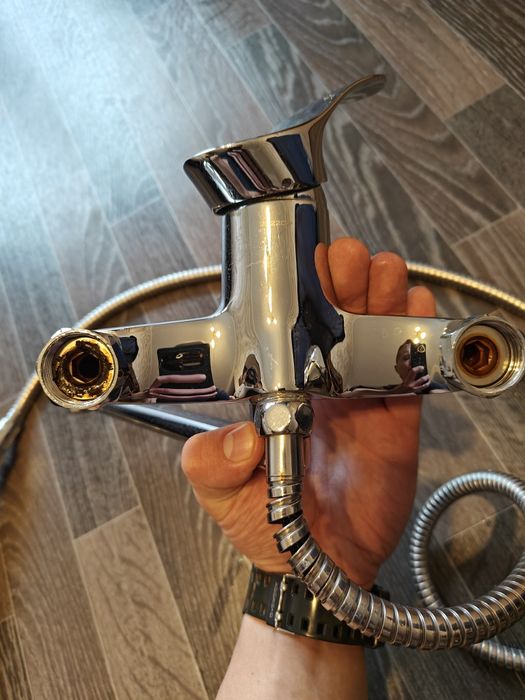 Смеситель для ванной