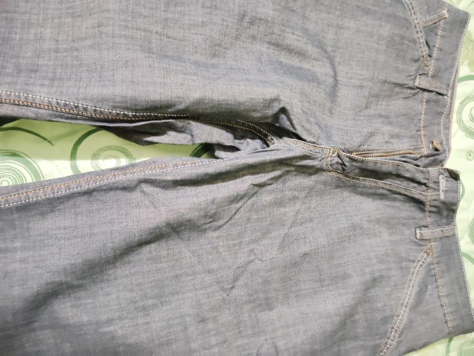 Продавам мъжки летни джинси размер 36 за 40лв чисто нови не са носени