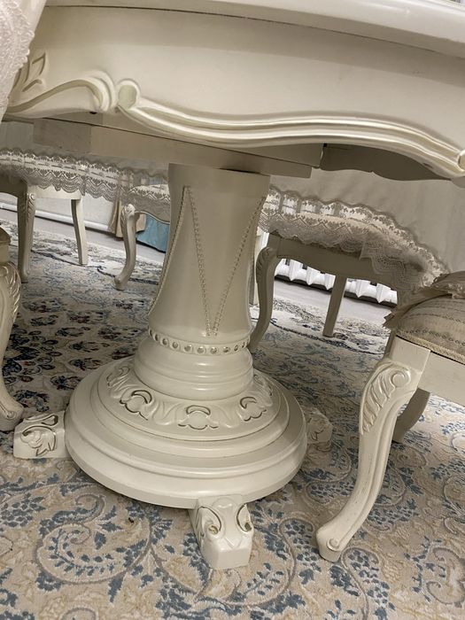 Стол со стульями