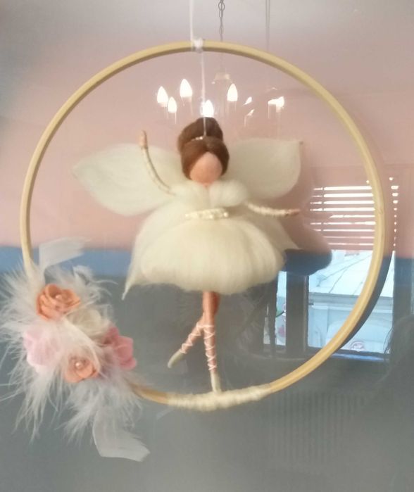 Zânuta balerină- Figurină din lână inspirată din pedagogia Waldorf.